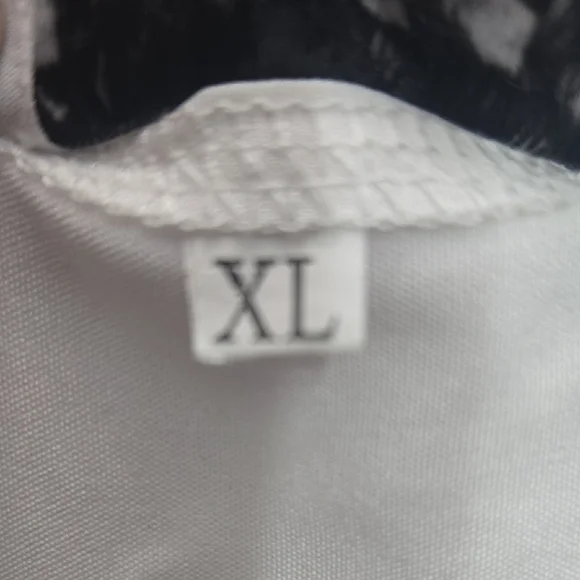 Elings White V-Neck Embroidered Blouse in Navy - Picture 4 of 4